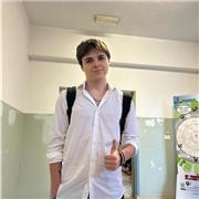 Studente diplomato in lingue e frequentate l'università di lettere moderne offre lezioni